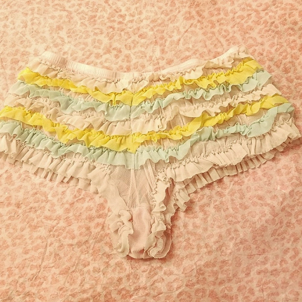 HONEYDEW RUFFLED THONG PANTY,   S